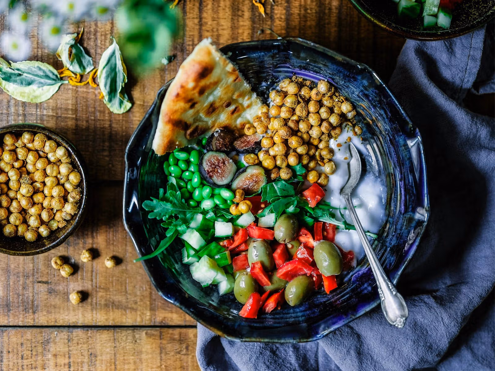 Diet and lifestyle related to ovarian cancer risk